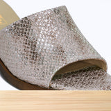 005F Emora Cuir Beige Brillant
