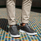 027S Hoka Gris - Riad