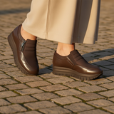 Basket compensée marron avec zip externe, jellaba beige