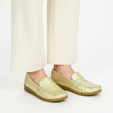 Nyra doré pantalon blanc